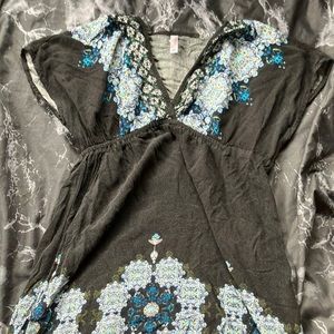 𝐁𝐥𝐚𝐜𝐤,𝐁𝐥𝐮𝐞,𝐖𝐡𝐢𝐭𝐞,𝐆𝐫𝐞𝐞𝐧 𝐝𝐫𝐞𝐬𝐬, 𝐧𝐞𝐯𝐞𝐫 𝐰𝐨𝐫𝐧.